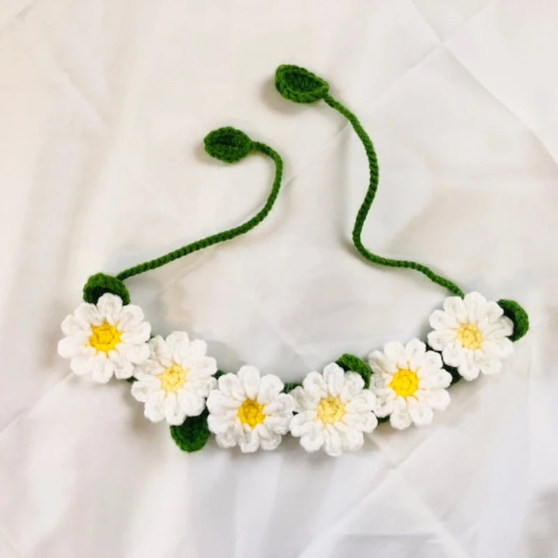 Hand-knitted Pet Necklace Cat Decoration Cute Daisy Flower Necklace Dog Accessories Suitable for Pet Photo Taking