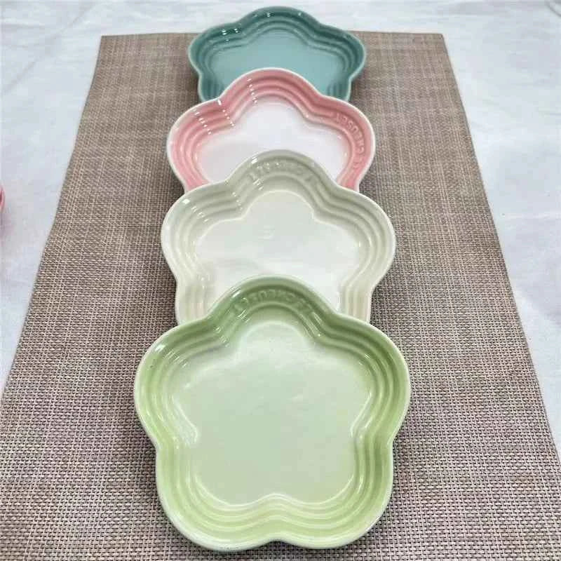 5.5'' Cat Feeding Flower Shaped Ceramic Disc Extra Wide Raised Cats Food Bowl  Anti-vomiting Cat Feeder Pet Delicate Tableware