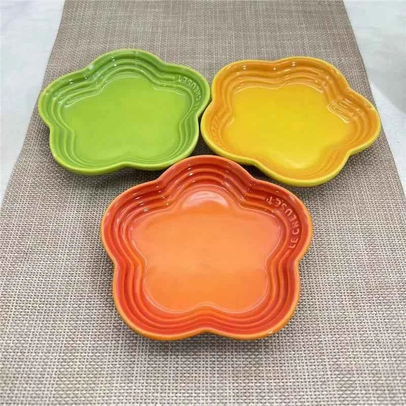 5.5'' Cat Feeding Flower Shaped Ceramic Disc Extra Wide Raised Cats Food Bowl  Anti-vomiting Cat Feeder Pet Delicate Tableware