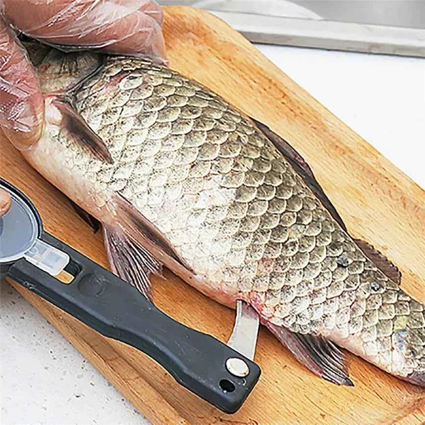 Practical Fish Scale Remover, Plastic Fruit and Vegetable Peeler, Descaling and Cleaning Scraper with Accessories, Folding Knife