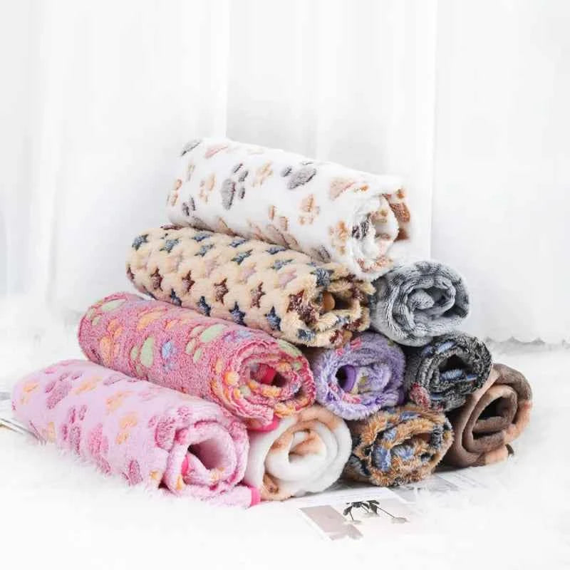 Soft Fluffy High Quality Pet Blanket Flannel Dog Sleeping Blanket Paw Print Pattern Pet Mat Warm Comfortable Blanket for Cat Dog