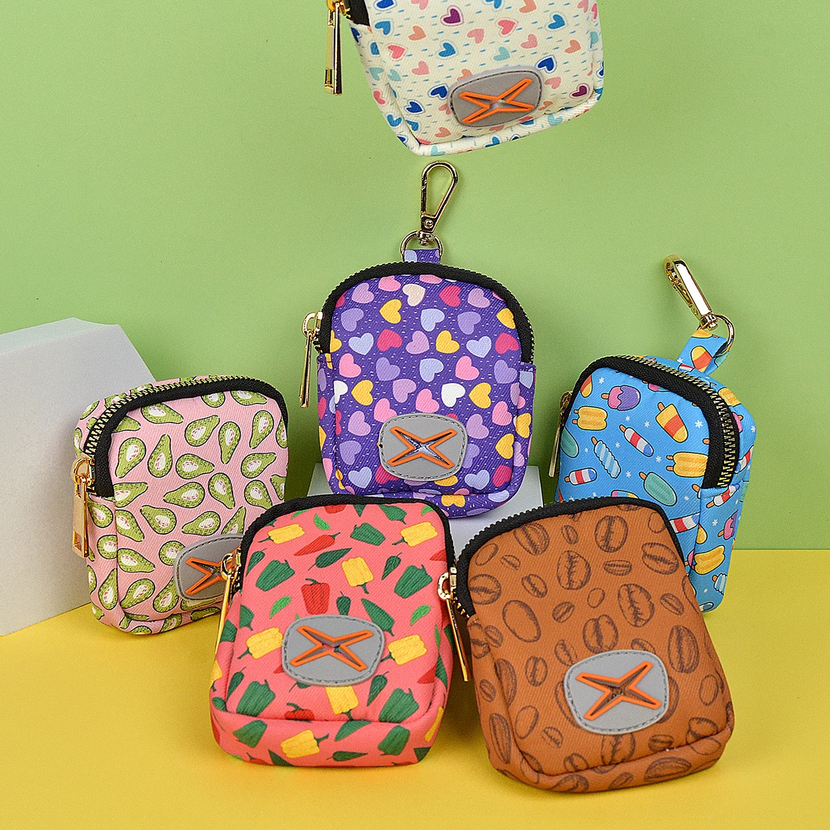 47839-2q4ull.jpg 1 Pcs Valentine's Day and New Year's gift For Dog High Quality Designer Cute Pattern Gold Metal Hardward Dog Poop Bag Holder - Image 1