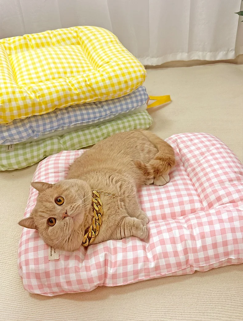 Cute Plaid Winter Cushion Chic Pet Mat Soft Reversible Washable Pad for Bed, Sofa Non-Slip Comfort Mat for Puppy Kitten Small