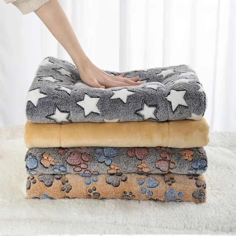 Thickened Comfortable Warm Small Cat Sleeping Cushion Skin-friendly Cute Winter Medium Dog Sofa Mat for Puppy Bed Accessories