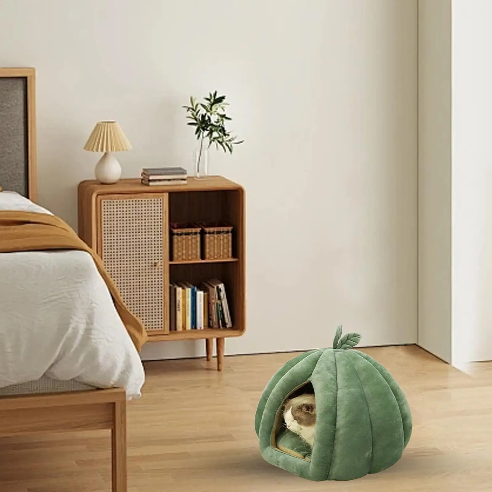 Thickened Halloween Pet Bed Enclosed Cat Nest Warm Cat Bed Pumpkin Shape Pet Sleeping House for Cats Washable Cat Sleeping Bed